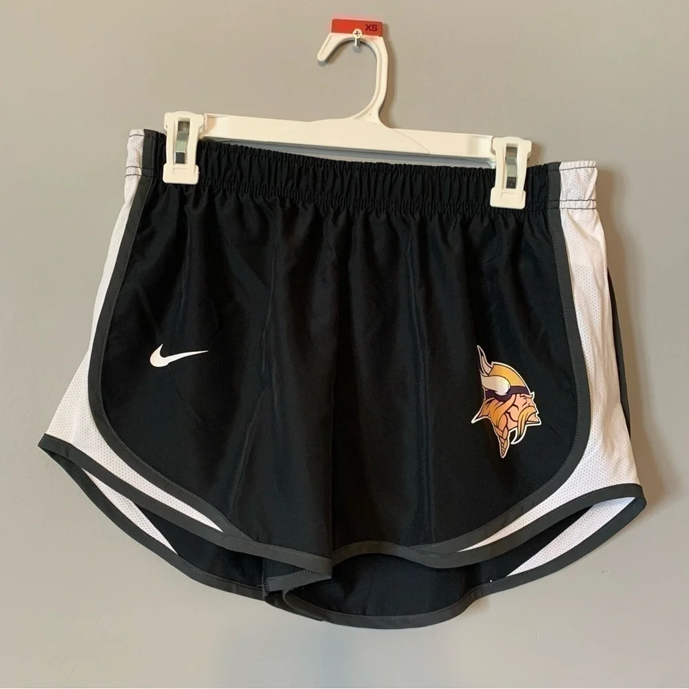 NWT. NIKE Women’s Minnesota Vikings Athletic Tempo Shorts